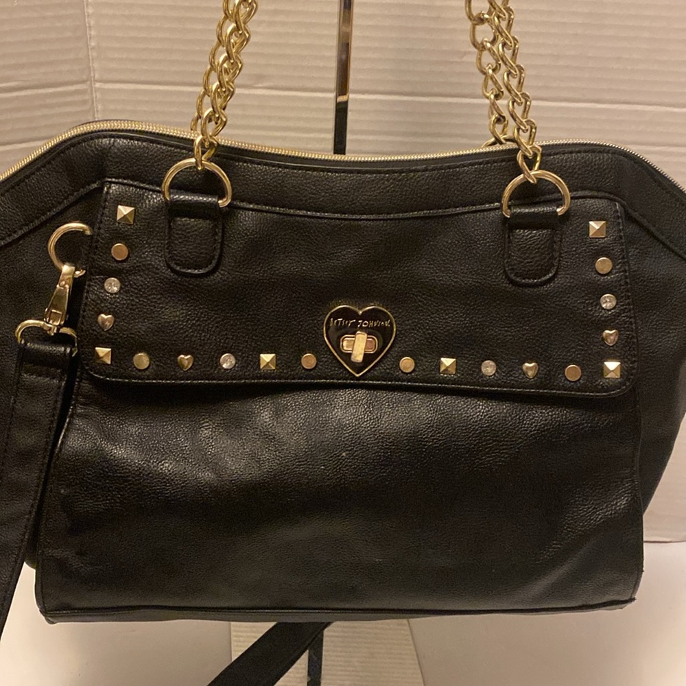 VGUC.  Betsey Johnson large black tote/shoulder bag/Crossbody.